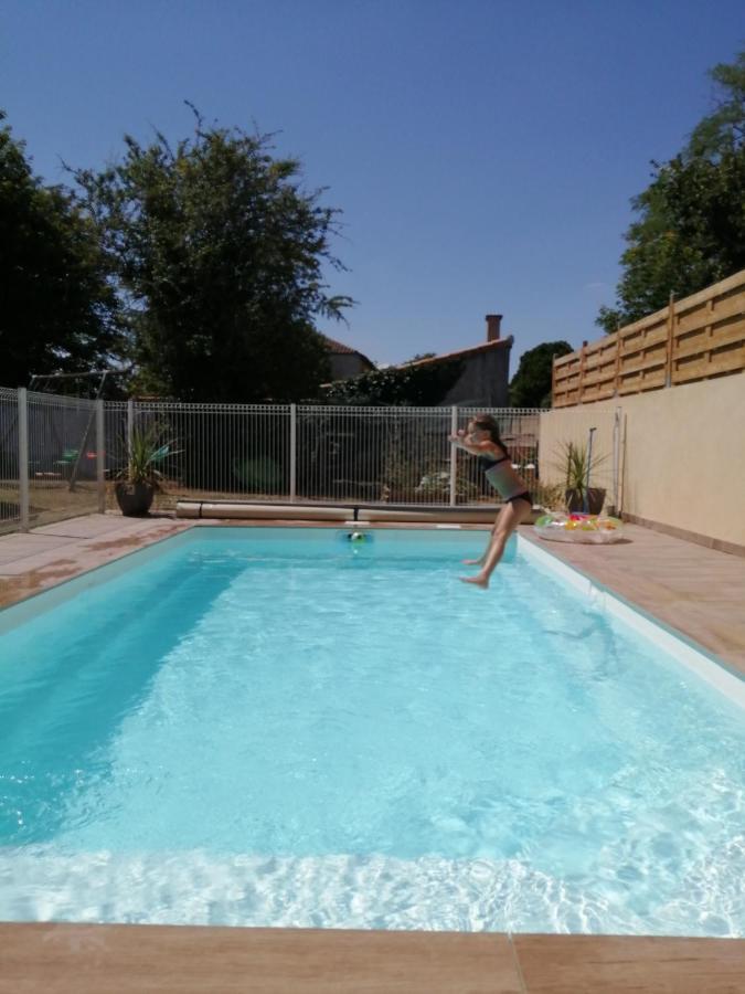 Chabournay Les Tourterelles Bed & Breakfast エクステリア 写真