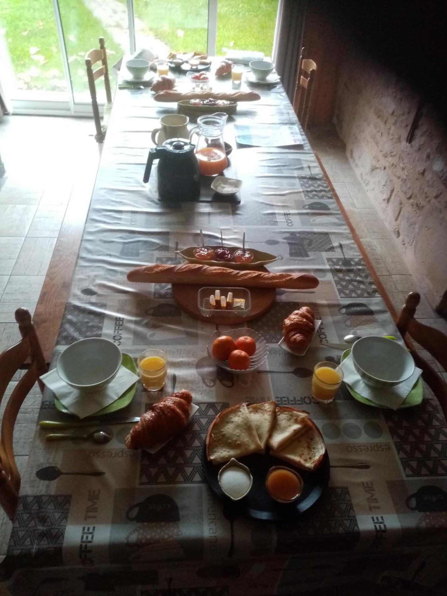 Chabournay Les Tourterelles Bed & Breakfast エクステリア 写真